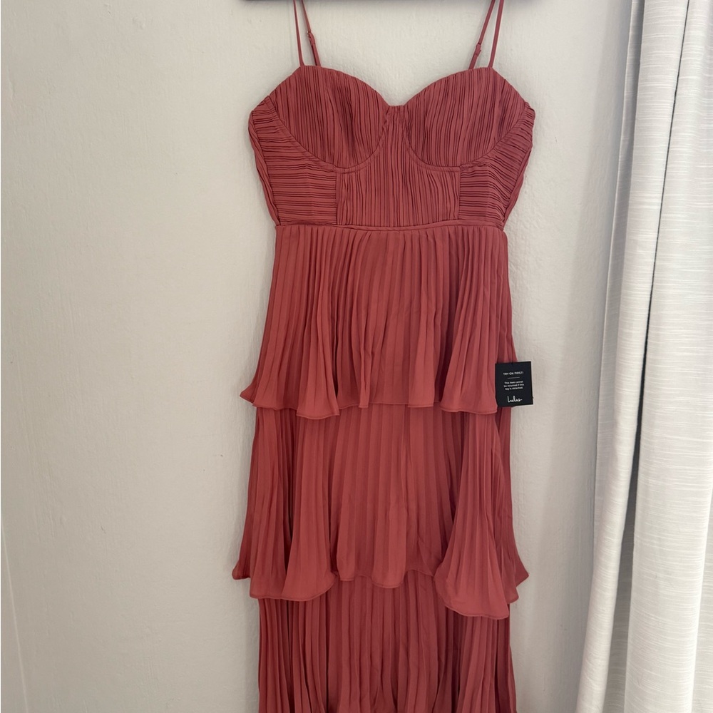 Lulu's Pleated Tiered Midi Dress in Coral